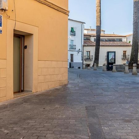 Apartamentos El Patio Plaza Santa Clara Caces מראה חיצוני תמונה