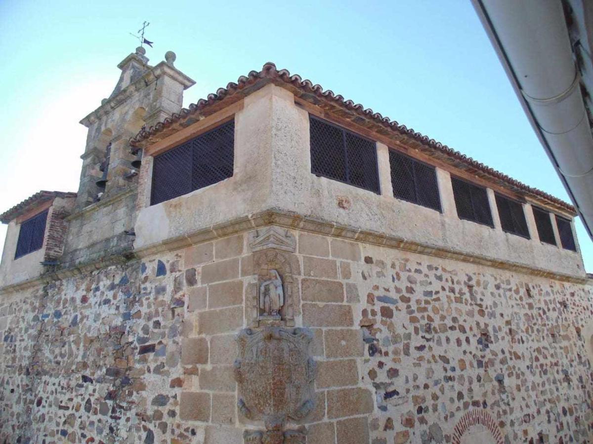 Apartamentos El Patio Plaza Santa Clara Caces מראה חיצוני תמונה