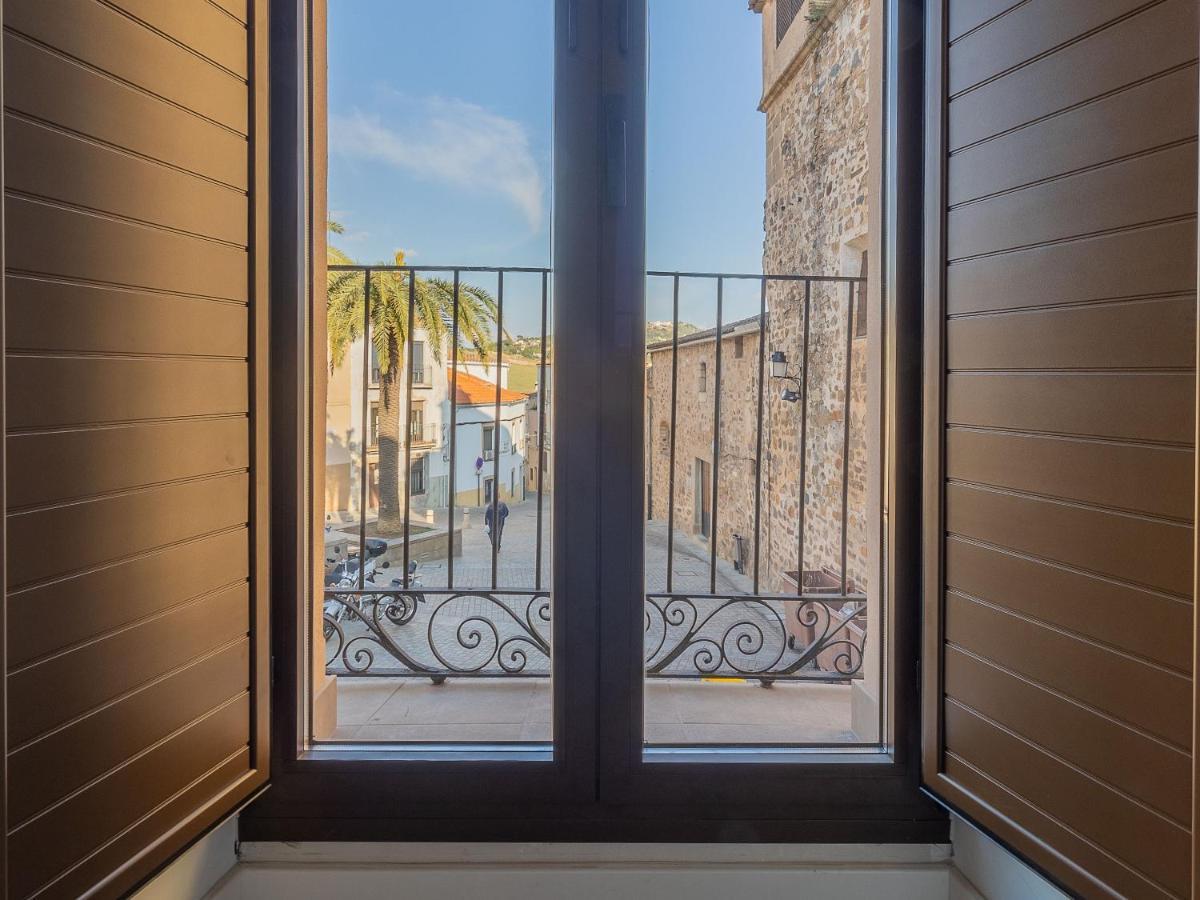 Apartamentos El Patio Plaza Santa Clara Caces מראה חיצוני תמונה